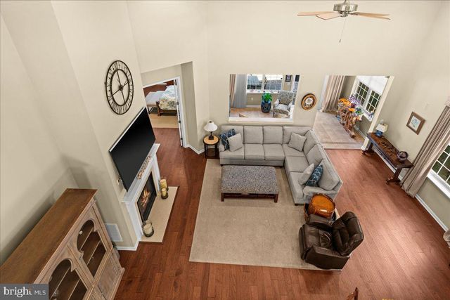 12 HARDWICK DR, Kendall Park, NJ 08824