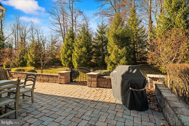 12 HARDWICK DR, Kendall Park, NJ 08824