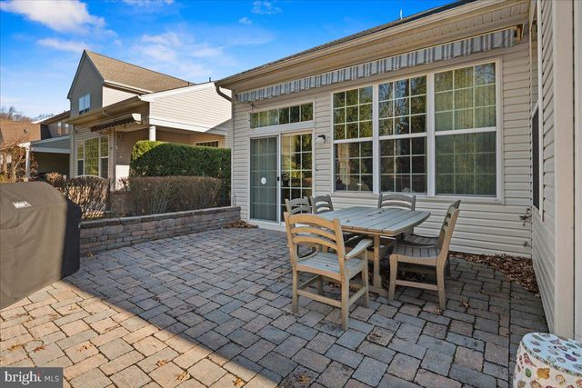 12 HARDWICK DR, Kendall Park, NJ 08824