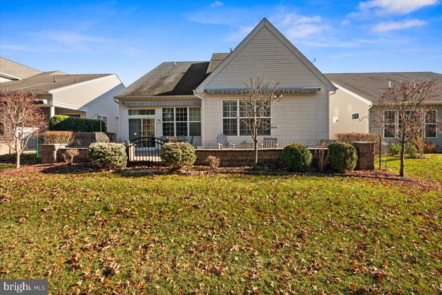 12 HARDWICK DR, Kendall Park, NJ 08824