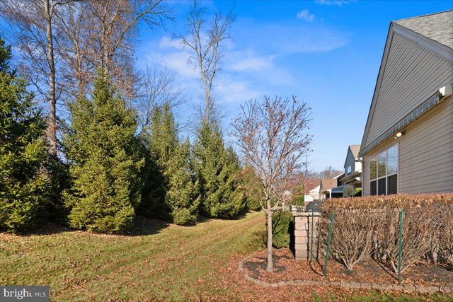 12 HARDWICK DR, Kendall Park, NJ 08824