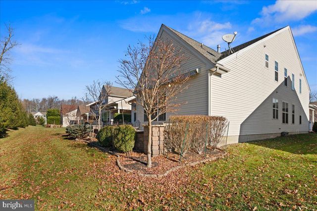 12 HARDWICK DR, Kendall Park, NJ 08824