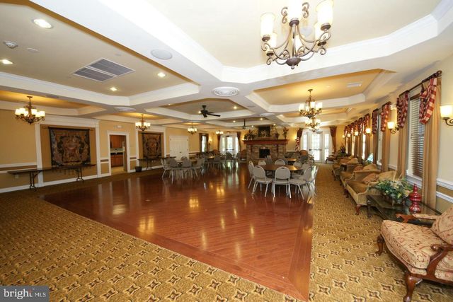 12 HARDWICK DR, Kendall Park, NJ 08824