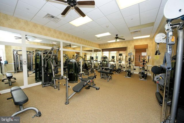 12 HARDWICK DR, Kendall Park, NJ 08824