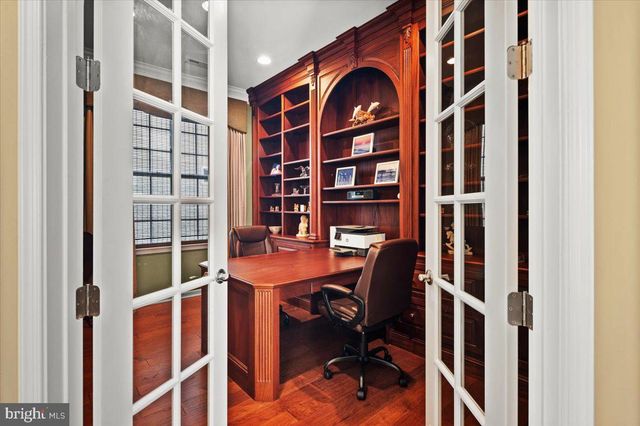 12 HARDWICK DR, Kendall Park, NJ 08824