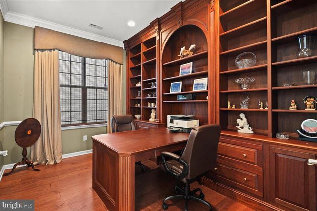 12 HARDWICK DR, Kendall Park, NJ 08824