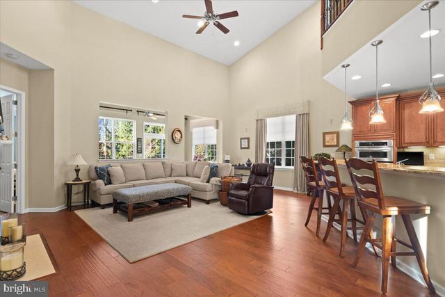 12 HARDWICK DR, Kendall Park, NJ 08824