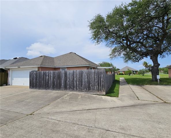 2304 Madrid Dr, Ingleside, TX 78362