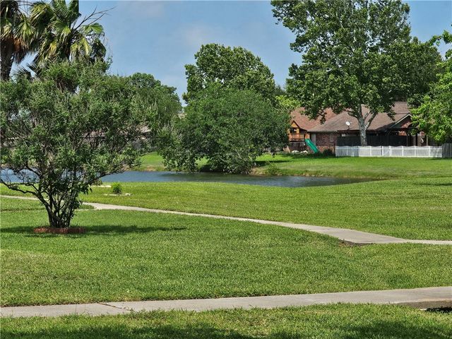 2304 Madrid Dr, Ingleside, TX 78362