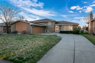 568 N Plamondon Drive, Addison, IL 60101