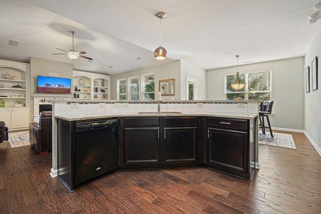 514 Creekshire Circle, Canton, GA 30115