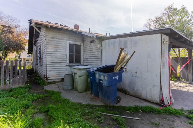 1039 N Roosevelt Avenue, Fresno, CA 93728