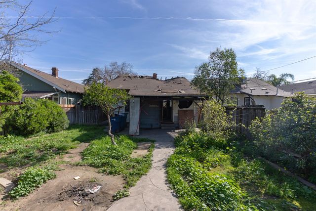 1039 N Roosevelt Avenue, Fresno, CA 93728