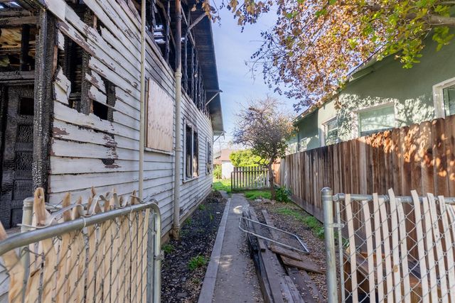 1039 N Roosevelt Avenue, Fresno, CA 93728