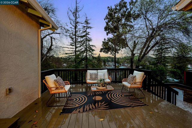 222 Donegal Way, Martinez, CA 94553