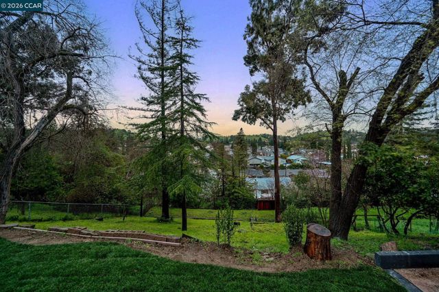 222 Donegal Way, Martinez, CA 94553