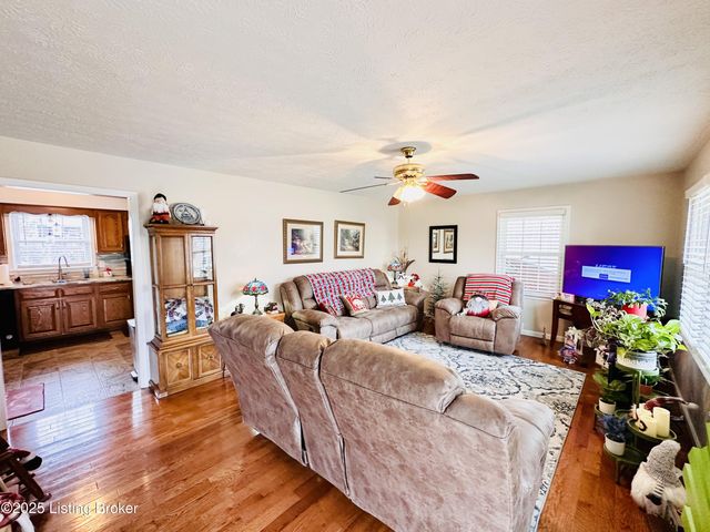 1206 Hickorywood Dr, Leitchfield, KY 42754