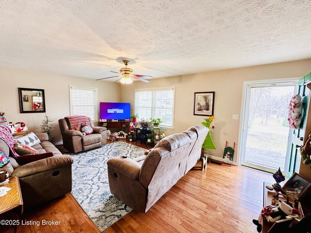 1206 Hickorywood Dr, Leitchfield, KY 42754