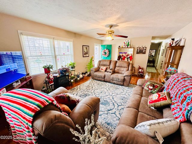 1206 Hickorywood Dr, Leitchfield, KY 42754