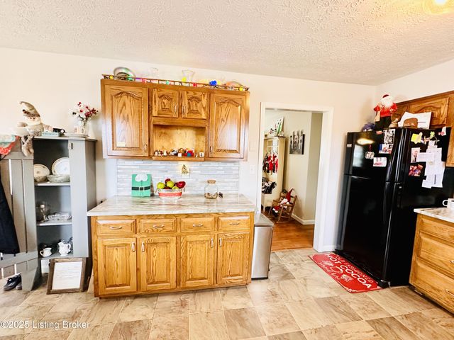 1206 Hickorywood Dr, Leitchfield, KY 42754