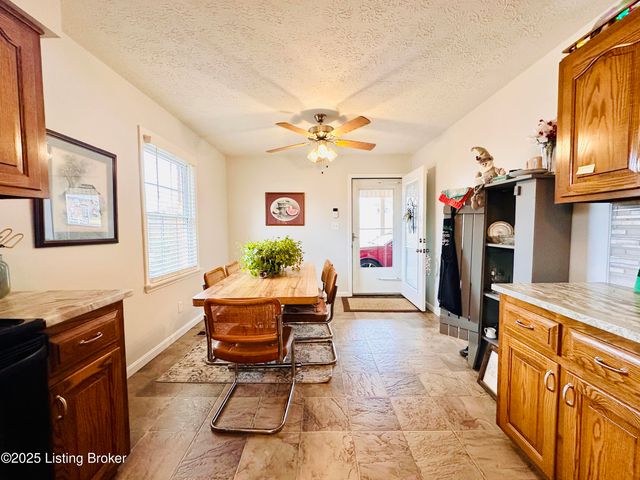 1206 Hickorywood Dr, Leitchfield, KY 42754