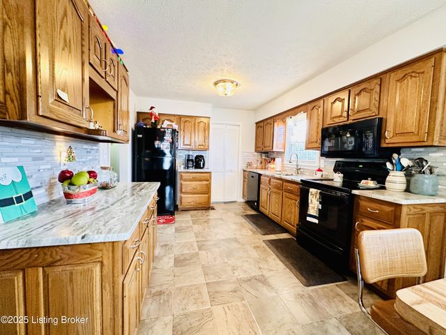 1206 Hickorywood Dr, Leitchfield, KY 42754