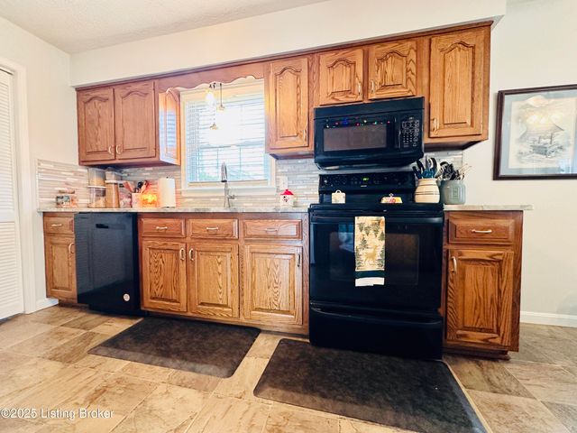 1206 Hickorywood Dr, Leitchfield, KY 42754