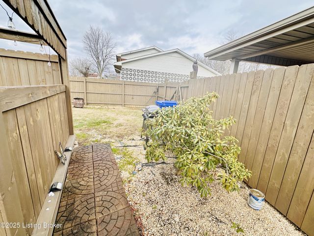 1206 Hickorywood Dr, Leitchfield, KY 42754