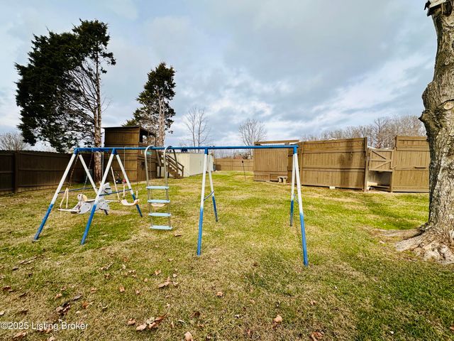 1206 Hickorywood Dr, Leitchfield, KY 42754