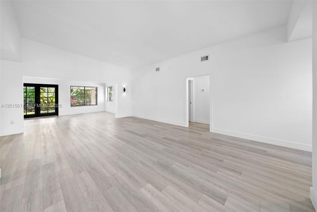 7525 Adventure Ave, North Bay Village, FL 33141