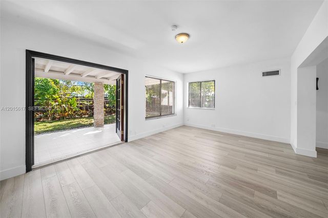 7525 Adventure Ave, North Bay Village, FL 33141