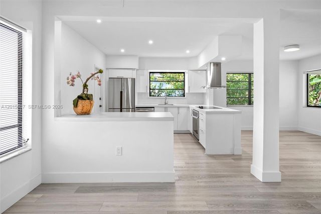 7525 Adventure Ave, North Bay Village, FL 33141