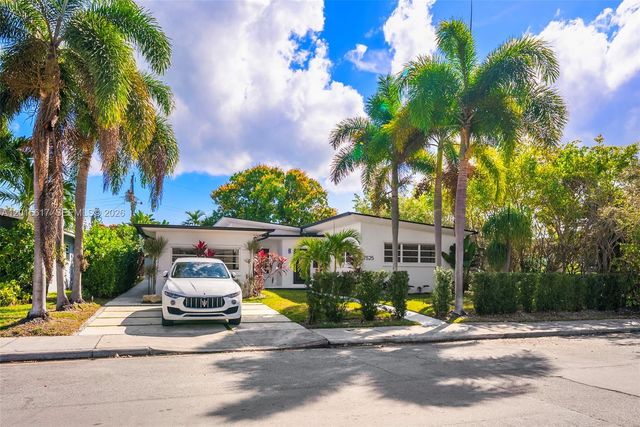 7525 Adventure Ave, North Bay Village, FL 33141