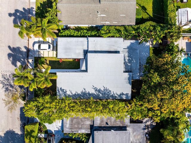 7525 Adventure Ave, North Bay Village, FL 33141