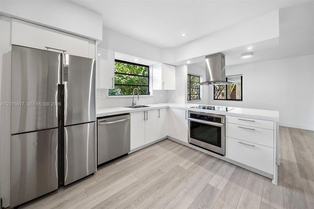 7525 Adventure Ave, North Bay Village, FL 33141