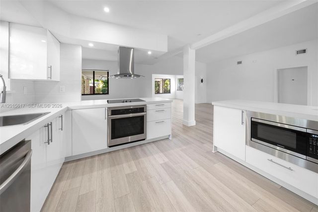 7525 Adventure Ave, North Bay Village, FL 33141