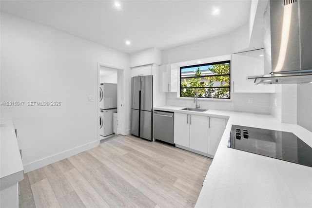 7525 Adventure Ave, North Bay Village, FL 33141
