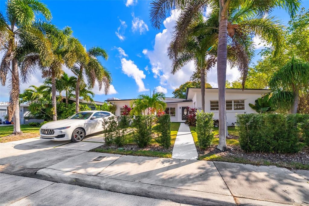 7525 Adventure Ave, North Bay Village, FL 33141