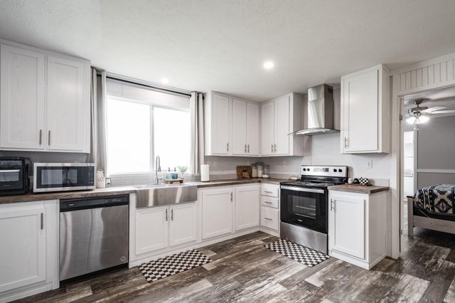 107 Sweet Jarvil Rd, Dayton, TX 77535