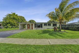 231 SW 64th Way, Pembroke Pines, FL 33023