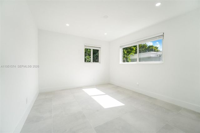 857 W 34th St, Hialeah, FL 33012