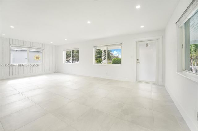 857 W 34th St, Hialeah, FL 33012