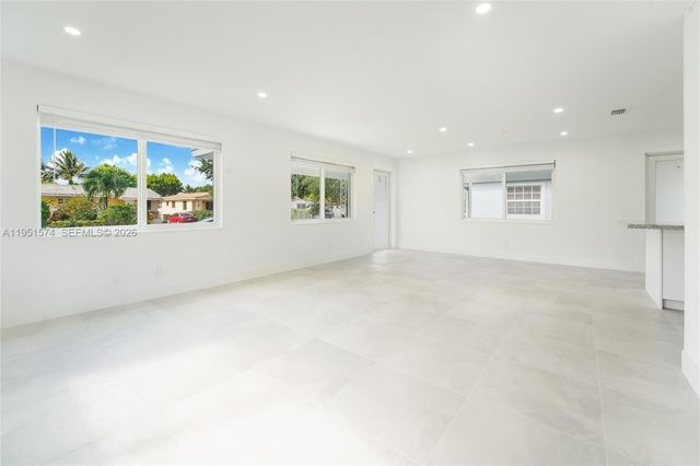 857 W 34th St, Hialeah, FL 33012