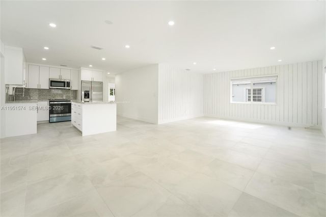 857 W 34th St, Hialeah, FL 33012