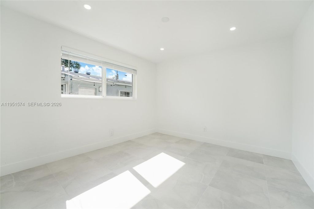 857 W 34th St, Hialeah, FL 33012