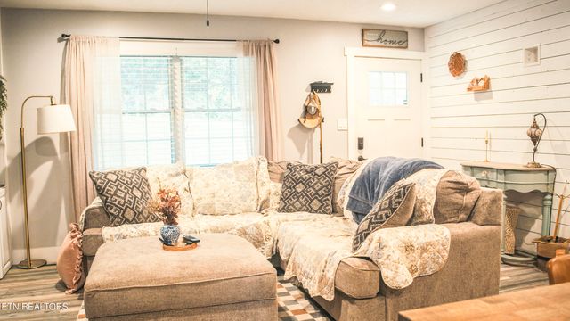 5050 Browder Hollow Rd, Lenoir City, TN 37771