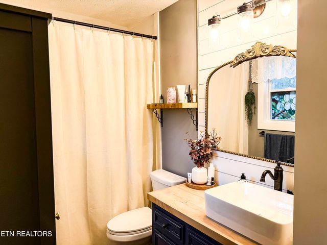 5050 Browder Hollow Rd, Lenoir City, TN 37771