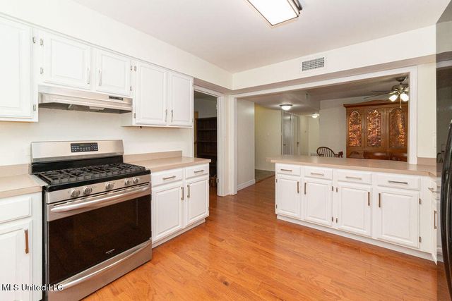 114 Menge Avenue, Pass Christian, MS 39571