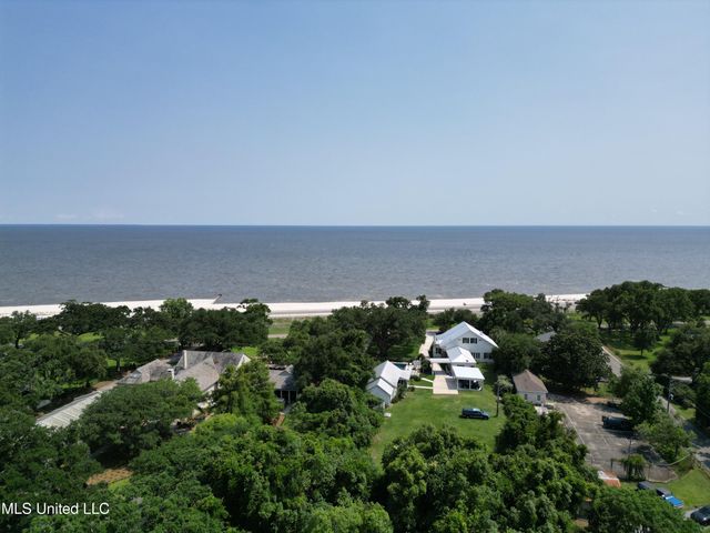 114 Menge Avenue, Pass Christian, MS 39571