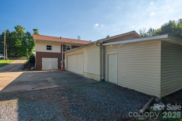 1306 11th Avenue SE, Hickory, NC 28602